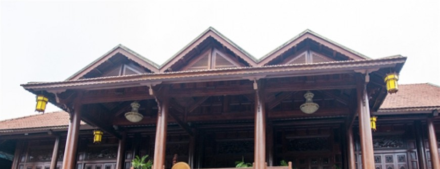 Cận cảnh ngôi nhà sàn gỗ lim lập kỷ lục Việt Nam